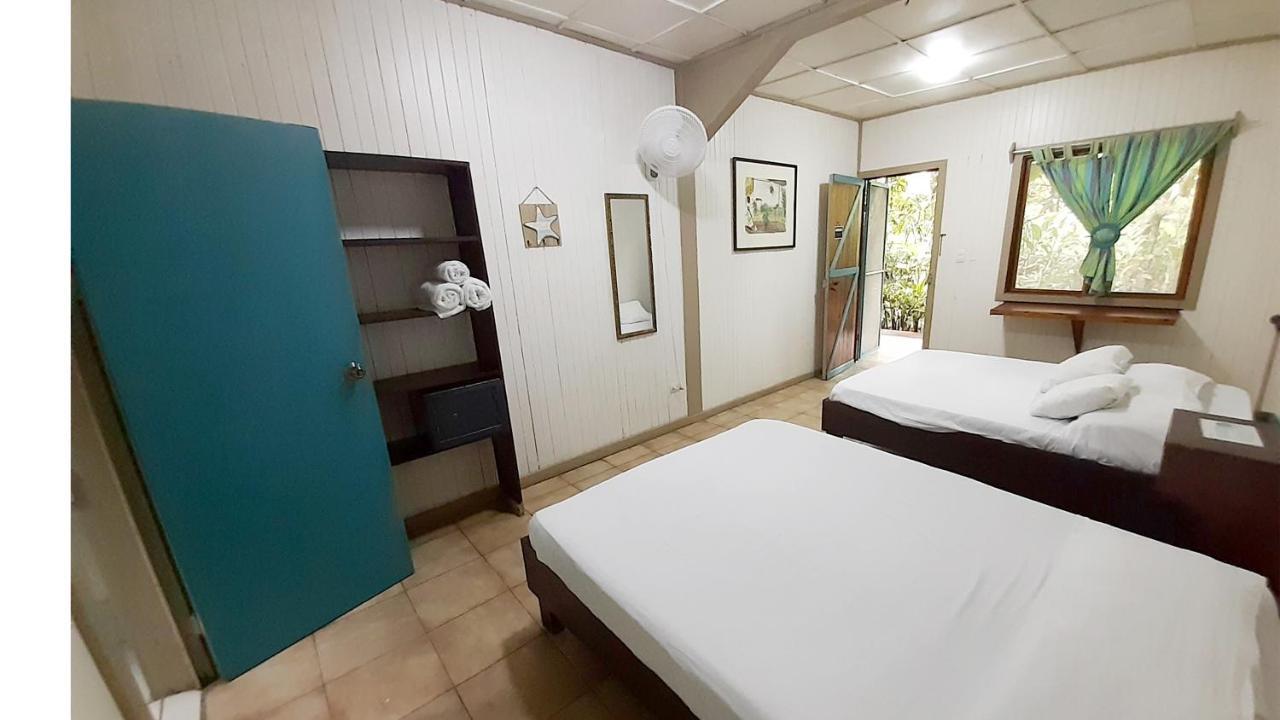 Lapalapa Beachfront Hotel Puerto Viejo de Talamanca Kültér fotó